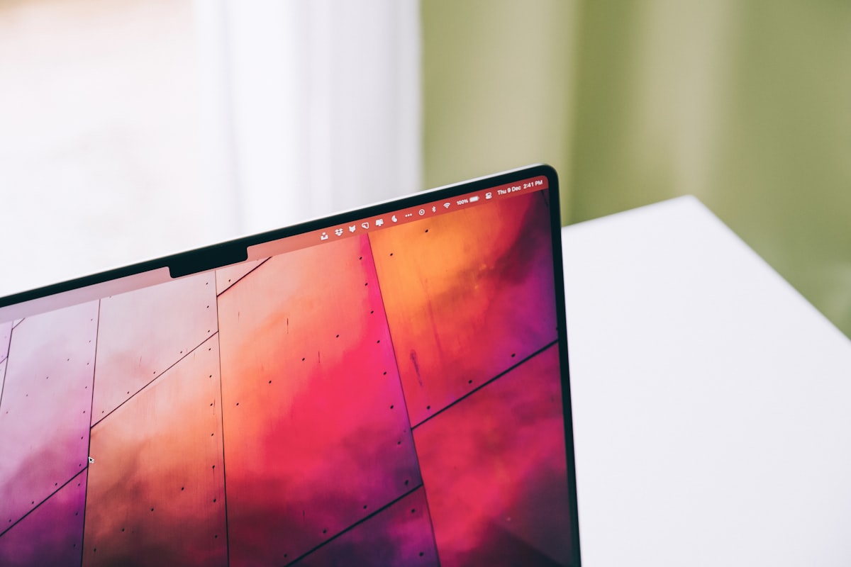 Mac menu bar icons missing behind the notch? Fix it fast with built-in spacing tweaks, smart icon ordering, and the best menu bar managers for notched MacBooks.